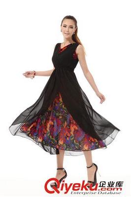 V領黑裙與花海相遇 揭秘春夏連衣裙9009#的時尚魅力